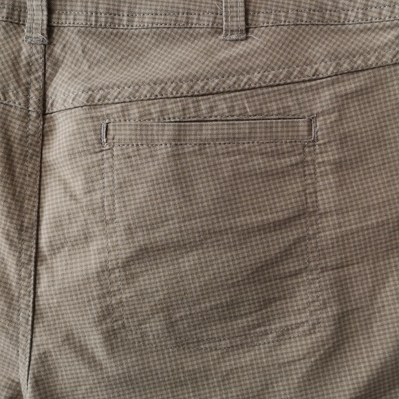 Women's Mountain Hardwear Golf/Biz Casual Walking Shorts Size 10 Khaki Gingham - Picture 6 of 8